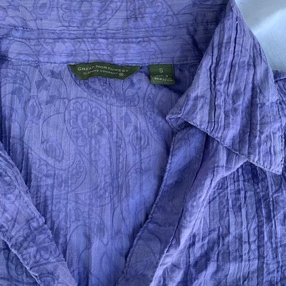 Size small great northwest blouse. Kinda sheer. - Picture 2 of 2